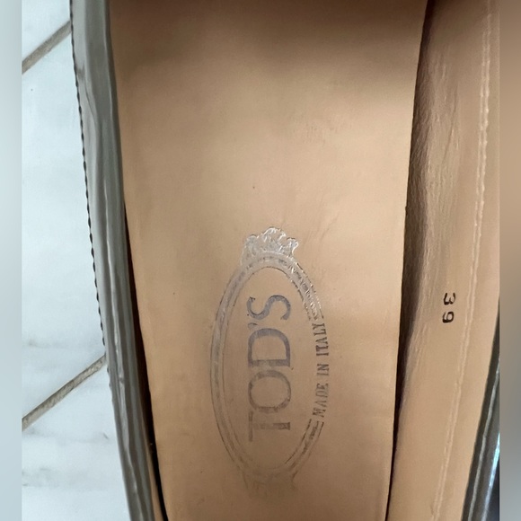 Tod”s driver loafers in grey patent - Picture 7 of 7